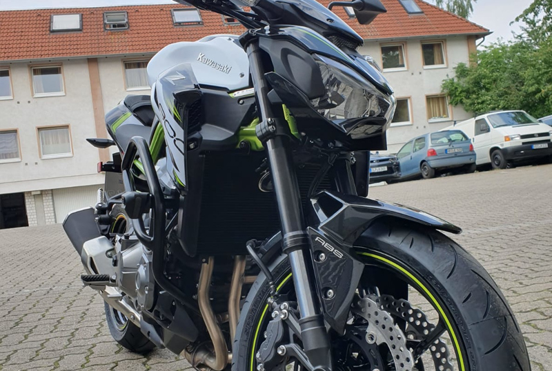 Fahrzeuge Kawasaki ZR 900